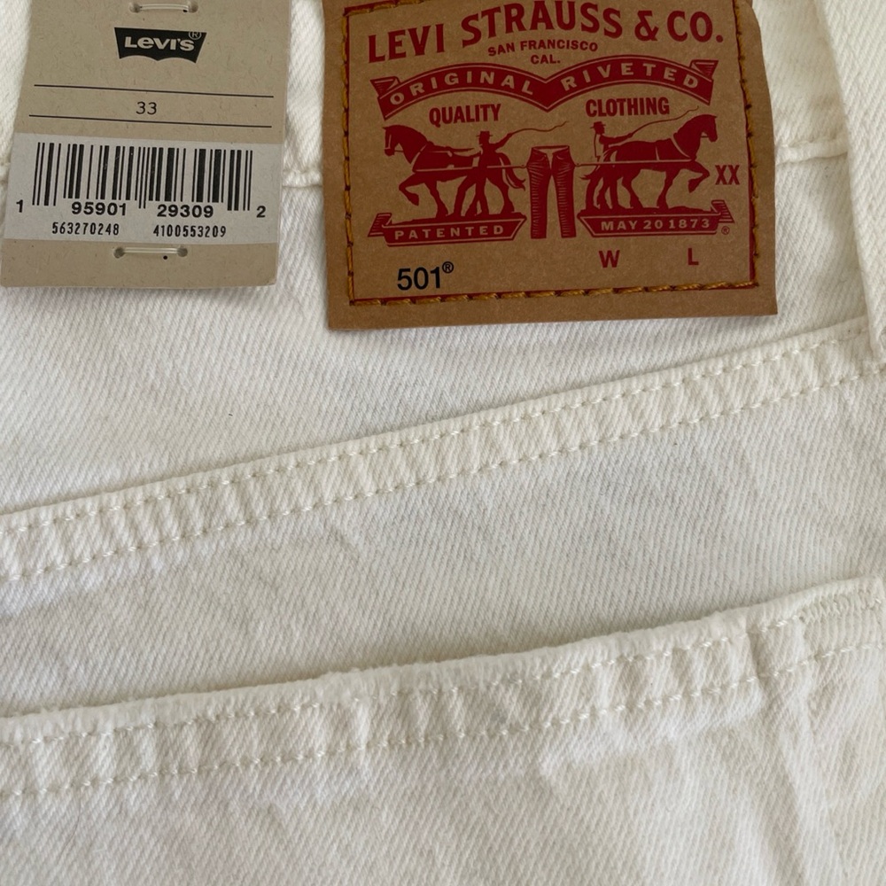 New Women's Levi's 501 Original High-Rise Off White Distressed Shorts Sz 33 - Picture 9 of 9